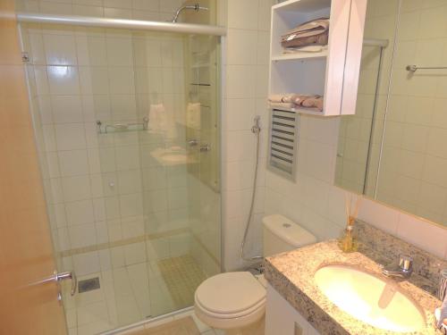 Et badeværelse på Apartamento 2 quartos Living Park Sul