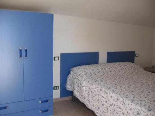Giường trong phòng chung tại BLUE SEA, VIVERE IL MARE e LA STORIA DEL BORGO