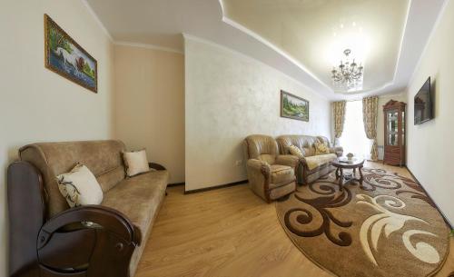 a living room with a couch and a table at Luxury Apartament 2 in Truskavets