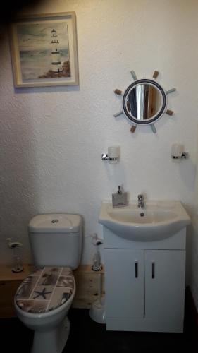 Ein Badezimmer in der Unterkunft The Anchorage