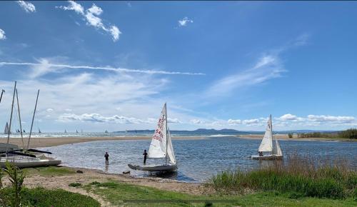 three small sailboats in the water on a beach at Apartamento 1ª Linea de Mar -WIFI- Aire Acondicionado in Empuriabrava