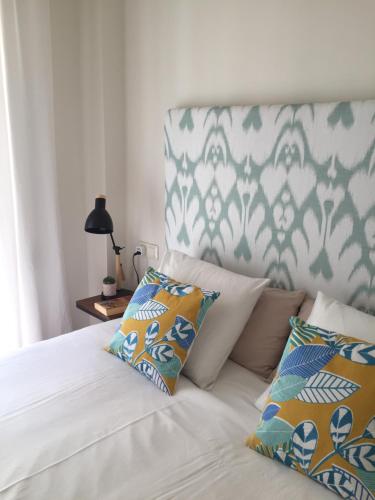 En eller flere senge i et værelse på CENTRICO APARTAMENTO 2A La Llum