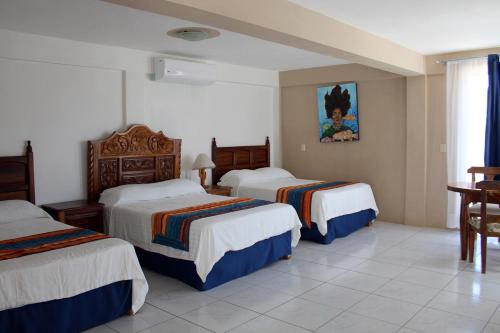 Een bed of bedden in een kamer bij Hotel Mayto