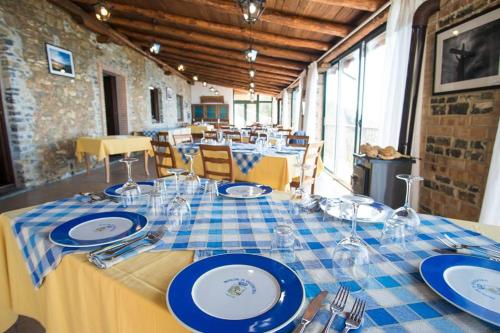 Un restaurante o sitio para comer en Agriturismo Principe di Vallescura