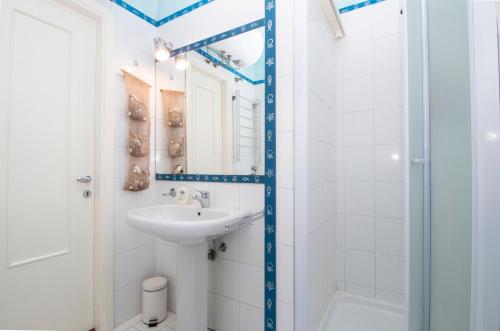 Kúpeľňa v ubytovaní Julia by PortofinoHomes