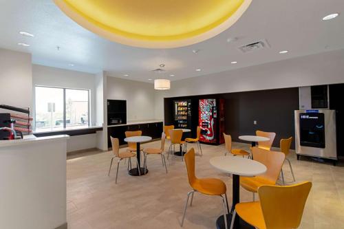Η κουζίνα ή μικρή κουζίνα στο Studio 6 Austin Airport