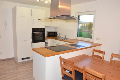 a kitchen with a table and a counter top at Ferienwohnung Bühlingen in Rottweil