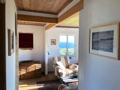 a living room with a couch and a table at Casa da Paz in Cedros