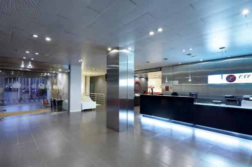 a lobby of an office building with a reception desk at Exe Tres Cantos in Tres Cantos
