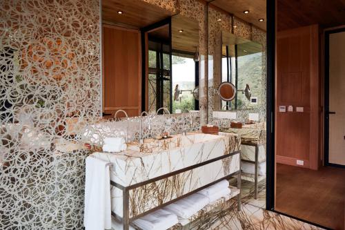 a bathroom with a sink and a large mirror at Vik Chile in San Vicente de Taguatagua