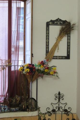 a mirror on a wall next to a window with flowers at I Vespri in Catania