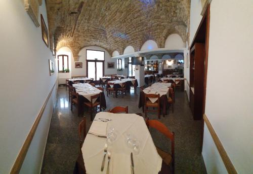 Reštaurácia alebo iné gastronomické zariadenie v ubytovaní Albergo Ristorante Terme