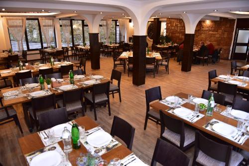 Restaurace v ubytování Restoran sa prenoćištem Gornjak