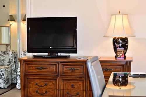 Hotel Lombardy Image