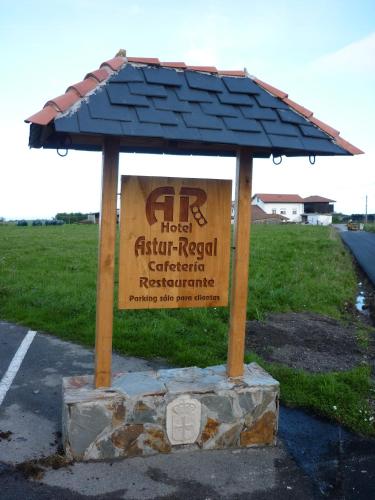 a sign with a roof on top of a rock at Astur Regal in Cadavedo