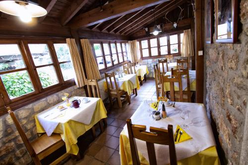 מסעדה או מקום אחר לאכול בו ב-Hotel Rural El Caserón
