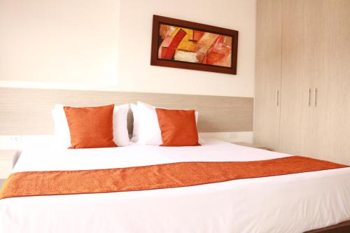 Кровать или кровати в номере Aparta Suites La Flora