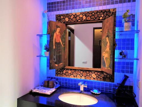 a bathroom with a sink and a mirror at A&L Inn 戀灣旅棧 in Nanwan