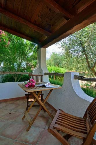 Κήπος έξω από το Agriturismo Guthiddai