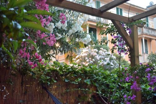 a bunch of flowers hanging from a fence at PLAN SEA Guest House in Santa Margherita Ligure