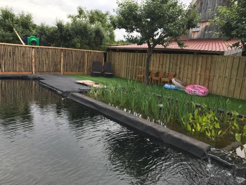 Un jardín fuera de Hotel & Lodges Erve Bruggert