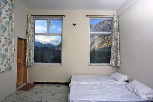 Postel nebo postele na pokoji v ubytování Junction Resort