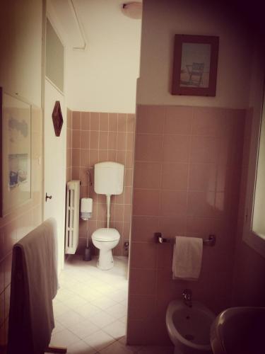 a bathroom with a toilet and a sink at Hotel Villa Belvedere in Bonassola
