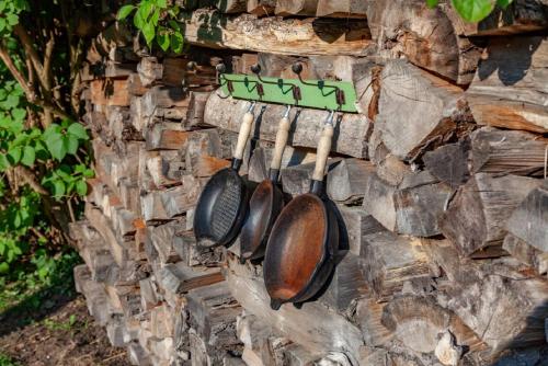 a wall with pots and pans hanging on it at Ferienhof Bohg in Burg