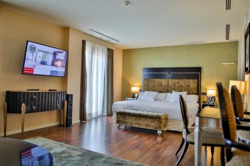 Una cama o camas en una habitación de Hotel 525