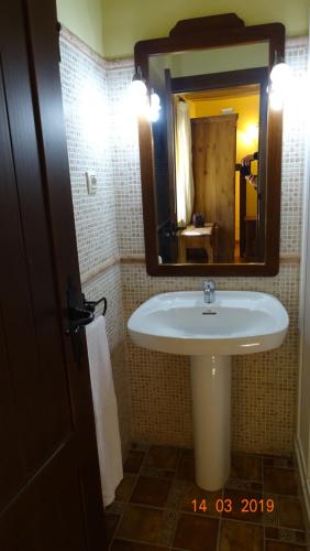 A bathroom at Casa Rural La Liebre