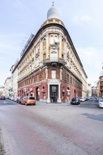 a building on a street with cars parked in front of it at BpR THRILL Design Home with A/C in Budapest