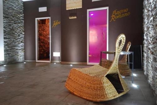 a room with two baskets and a table in a building at Hotel Rivè - Complesso Turistico Campo Smith in Bardonecchia