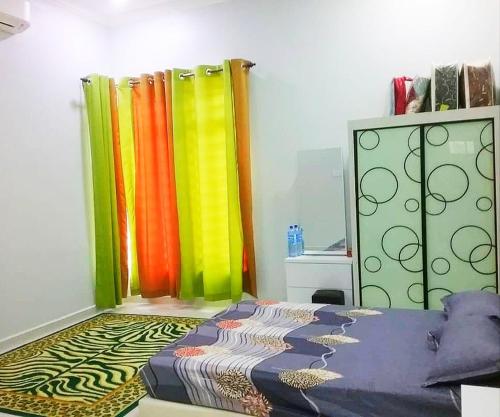 Katil atau katil-katil dalam bilik di Tyhah & Ff homestay