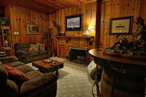 a living room with a couch and a fireplace at Live Oak B&B in Glen Rose