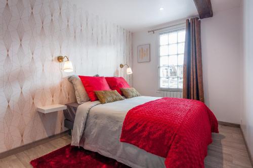 Ένα ή περισσότερα κρεβάτια σε δωμάτιο στο Le Quai amiénois - Nid douillet moderne face à la Cathédrale