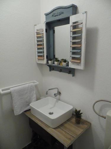 A bathroom at Apartments Kapetanovi Dvori