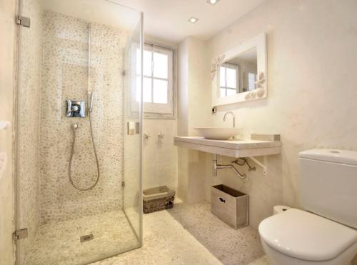 a bathroom with a shower and a toilet and a sink at Casa blanca de Begur con vistas al mar y piscina in Begur