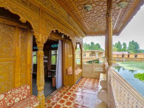 a train car with a balcony with a view of the water at Houseboat Young Manhattan in Srinagar