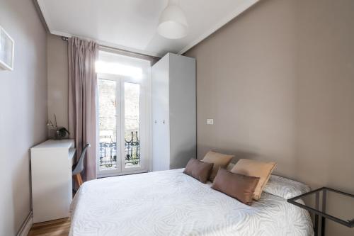 a bedroom with a large bed and a window at Downtown apartment in San Sebastián