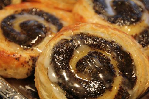 a group of cinnamon rolls with sauce on a plate at Hotel Eisenhuthaus in Poysdorf