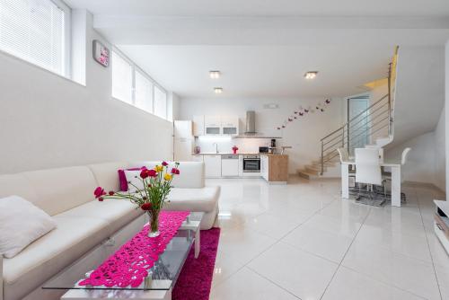 Luxury Sensation spacious & free private garage