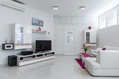 Luxury Sensation spacious & free private garage