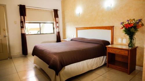 Letto o letti in una camera di HOTEL & SUITES MARROD