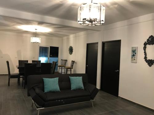 a living room with a couch and a dining room at Apartamento&Habitación Galeana in Ciudad Valles