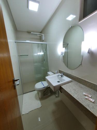 Ένα μπάνιο στο Guaratur Hotel