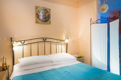 a bedroom with a bed with a blue comforter at Silver Beach Apartments Vis in Vis