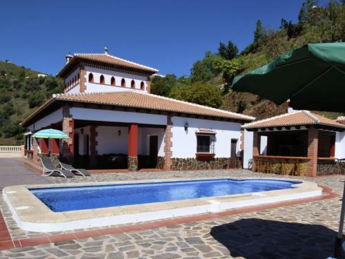 Spacious Villa in Sayalonga with Jacuzzi, Sayalonga ...