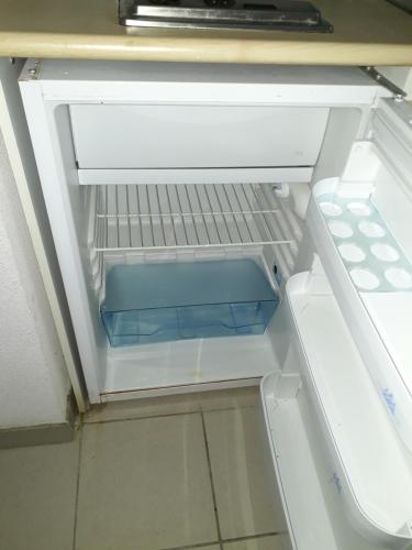 un frigorifero aperto con un contenitore blu di Studio équipé face CHU a Saint-Priest-en-Jarez