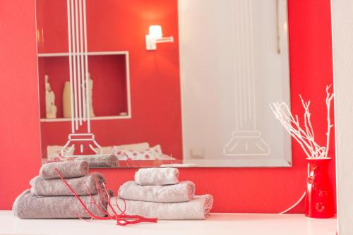 a pile of towels sitting in front of a mirror at B&B Nell'Isola in Carloforte