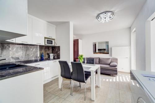 Kuchyňa alebo kuchynka v ubytovaní Apartamenty Sun & Snow Kopernika